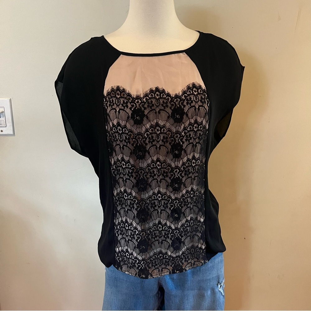Willi Smith lace front detail back peep hole blouse A20